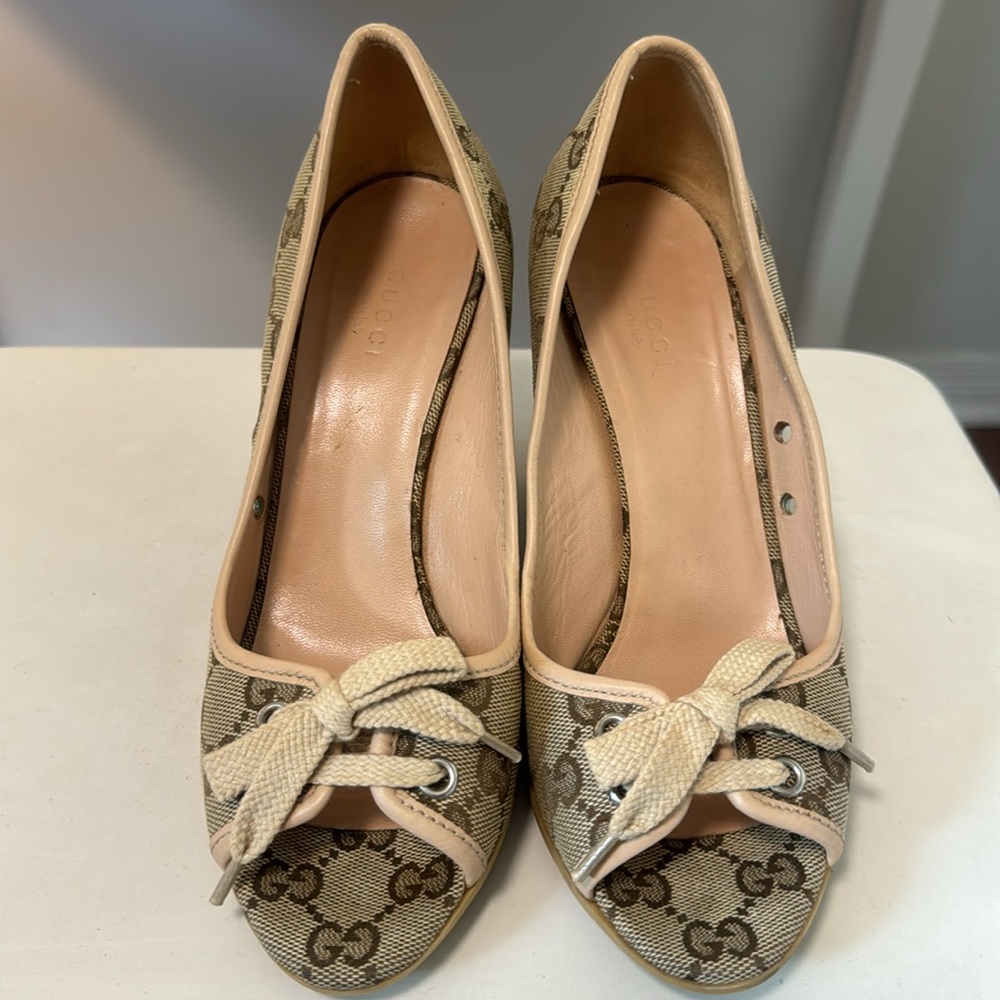 - Authentic Gucci heels shoe